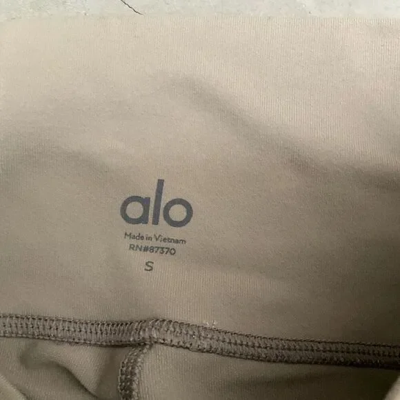 Alo Yoga High Rise Cargo Leggings - Picture 6 of 8